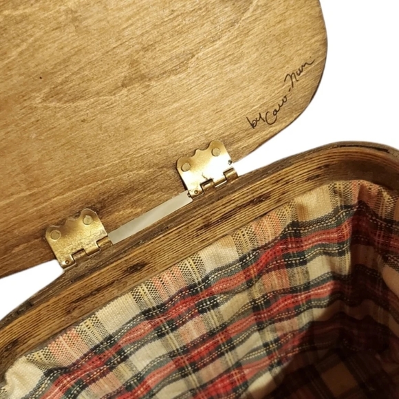 Hand Painted Basket - Picture 6 of 7